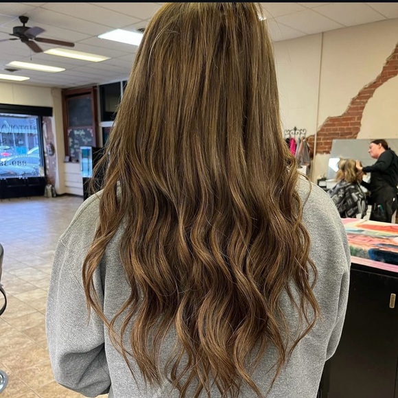 BELLAMI Professional Volume Hand Tied Weft
Extensions. Two Rows. - Picture 3 of 3